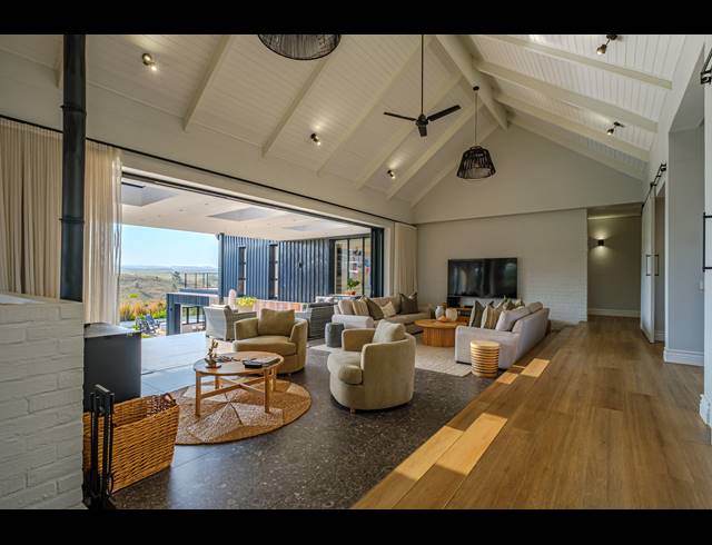 5 BEDROOM FREESTANDING FOR SALE IN SPRINGVALE COUNTRY ESTATE
